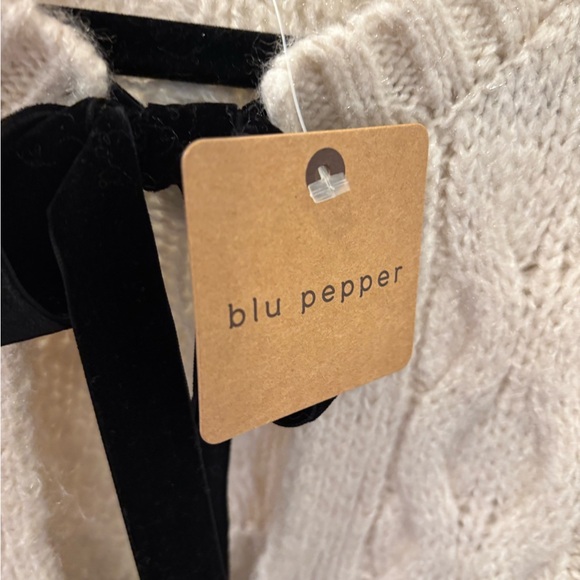 NWT Blu Pepper Cream Cable Knit Sweater with Black velvet Ribbon close - S - Picture 12 of 13